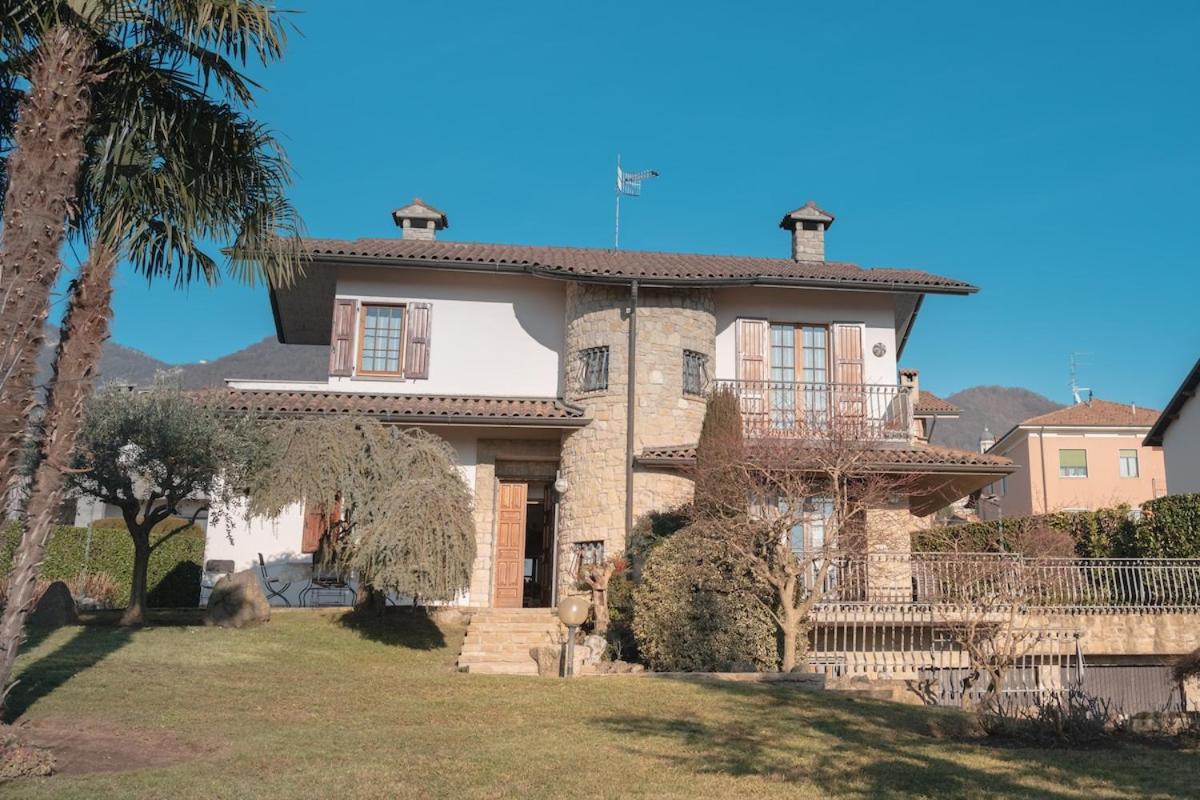 Residenza Cume Bergamo Villa singola con ampio parco e 3 camere da letto - Chambres d’hôtes