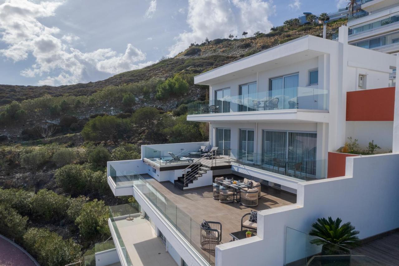 Deep Blue Luxury Villa Theseus - Private Jacuzzi - Sea View - Bed and Breakfast Lygaria
