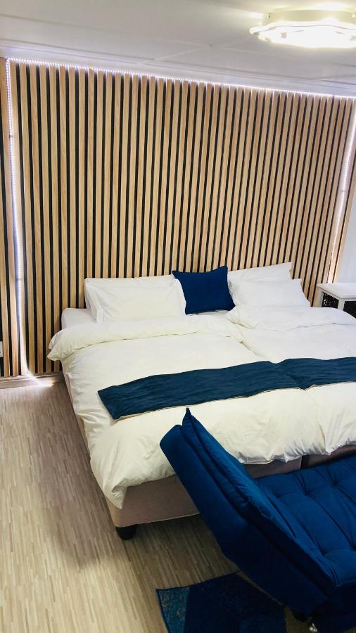 Zweibettzimmer mit Bergblick