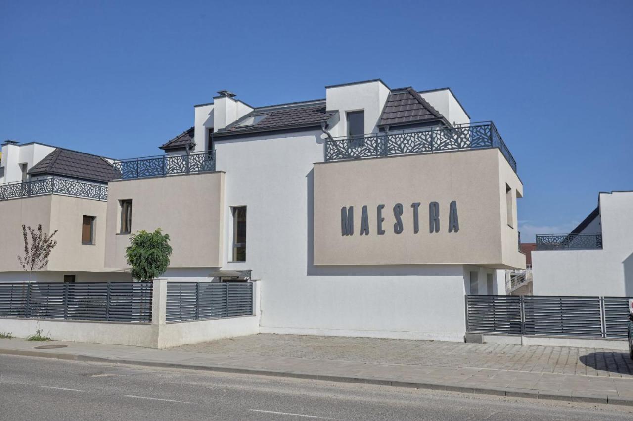 MAESTRA Bamboo Beach Luxury Apartment - FREE Parking - Bed and Breakfast