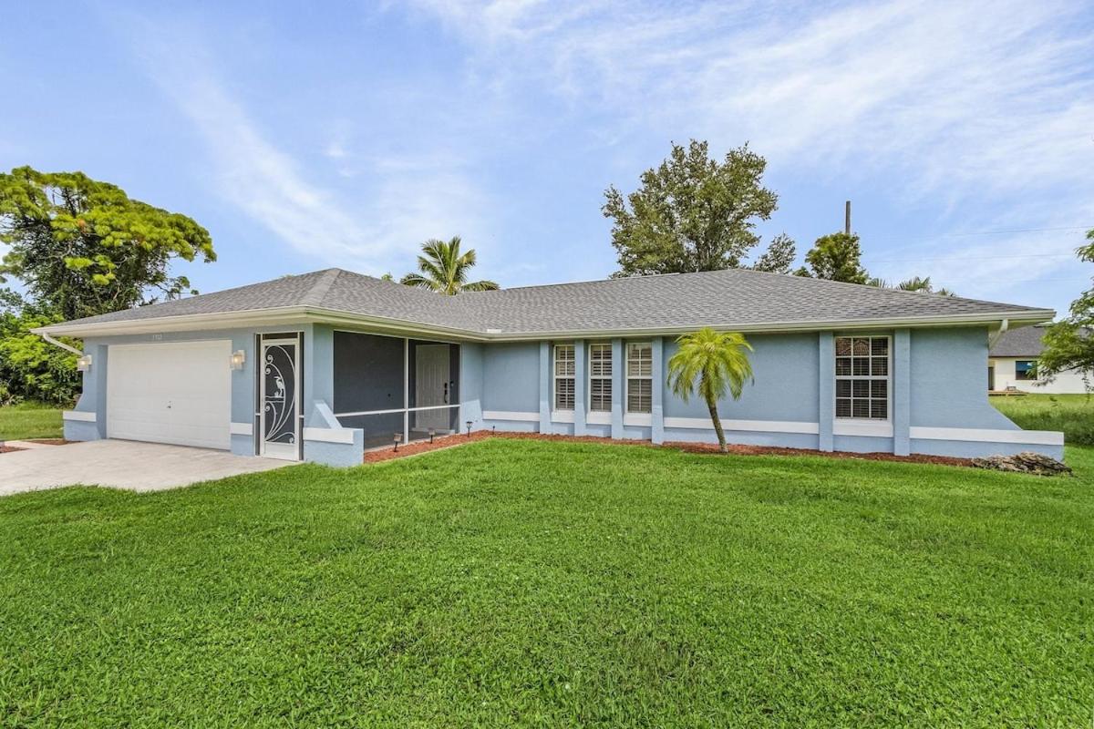 Private Pool Villa with Spa, Game Room and Golf Course View - B&B Cape Coral