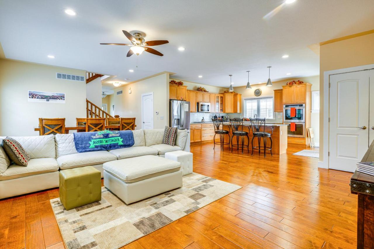 Spacious South Bend Home - Walk to Notre Dame! - B&B