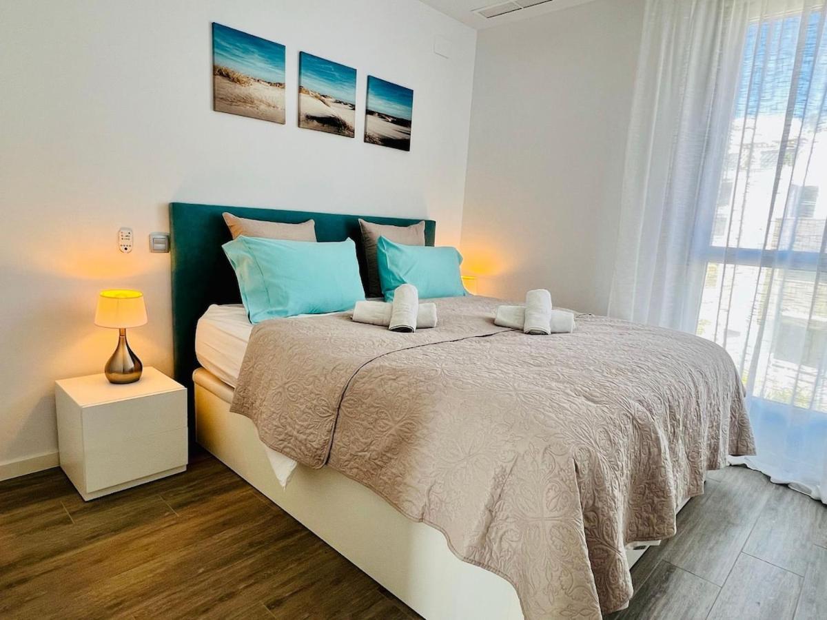 Appartement met 2 Slaapkamers, Balkon en Uitzicht op Zee