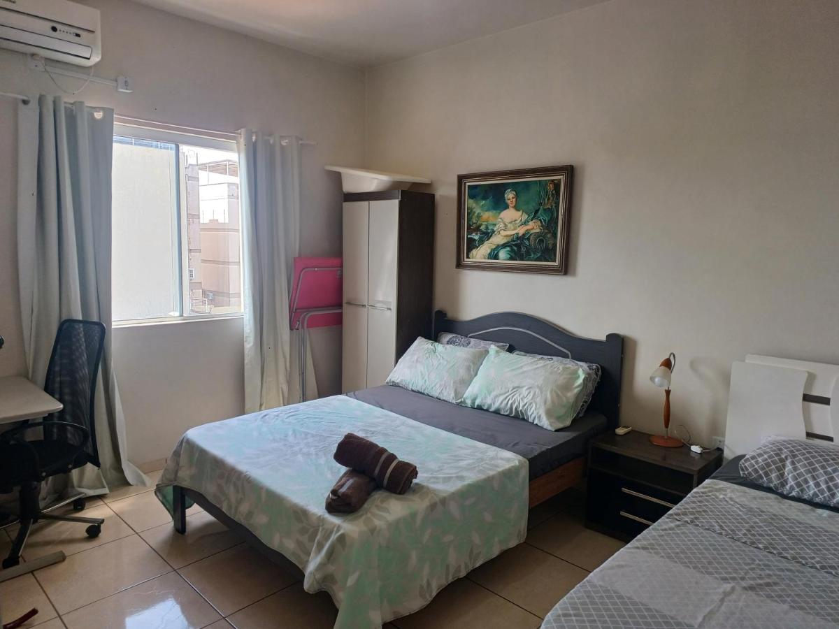 Apto de 2 quartos com 2 Ar e garagem no centro-sul - Chambres d’hôtes