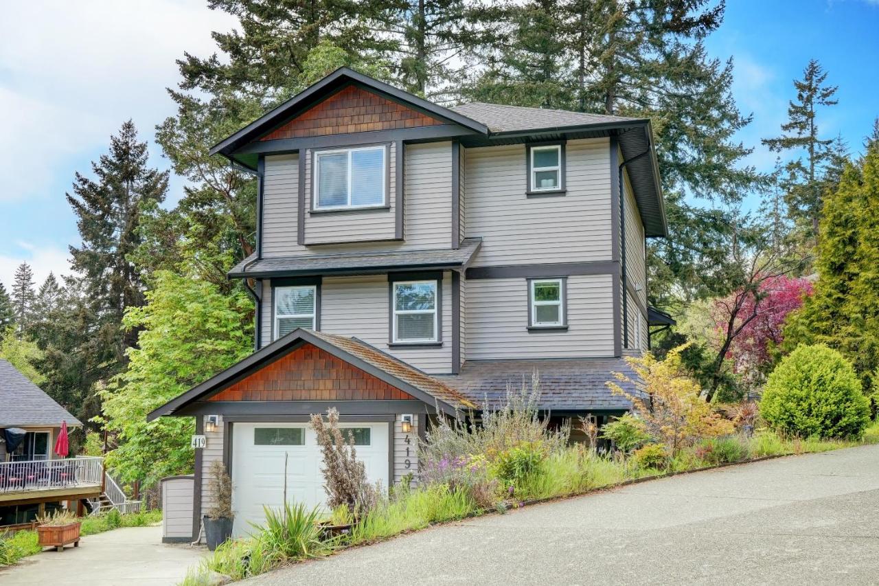 Modern Home in Victoria, BC - Bed and Breakfast
