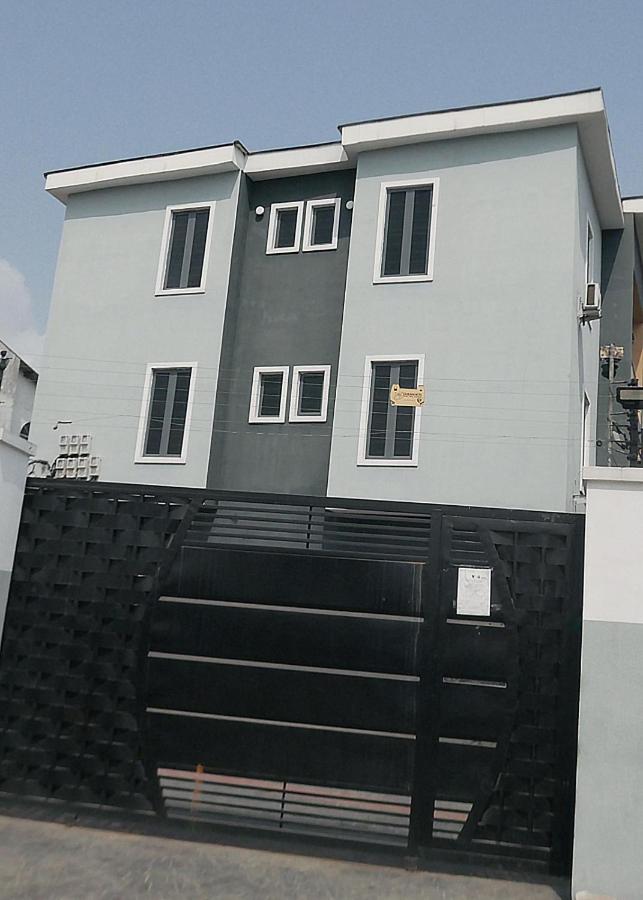 Brand new 2 bedroom apartment in Surulere - B&B