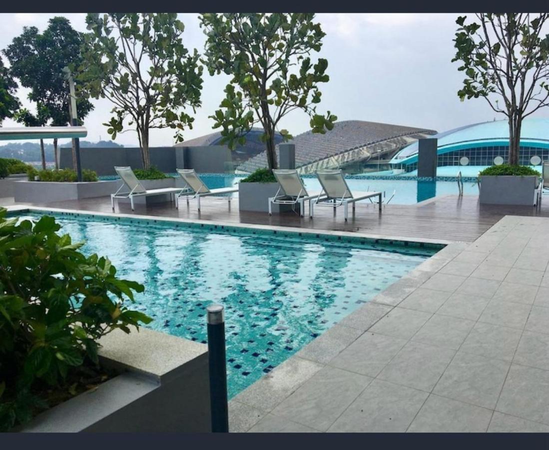 Emira Residence by AisyieraLodgestay - B&B Shah Alam