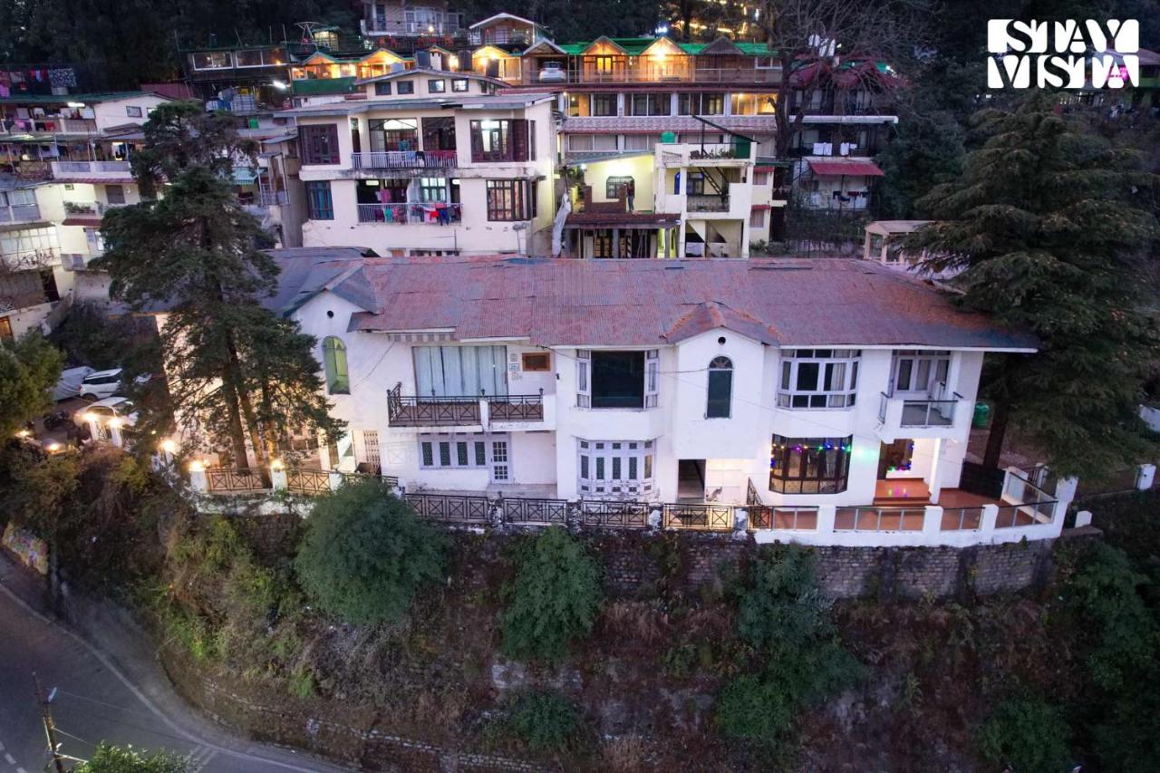 StayVista at The Northern Lake House with Balcony - Chambres d’hôtes Naini Tāl