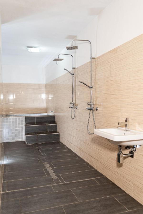 Party House Vratimov - B&B