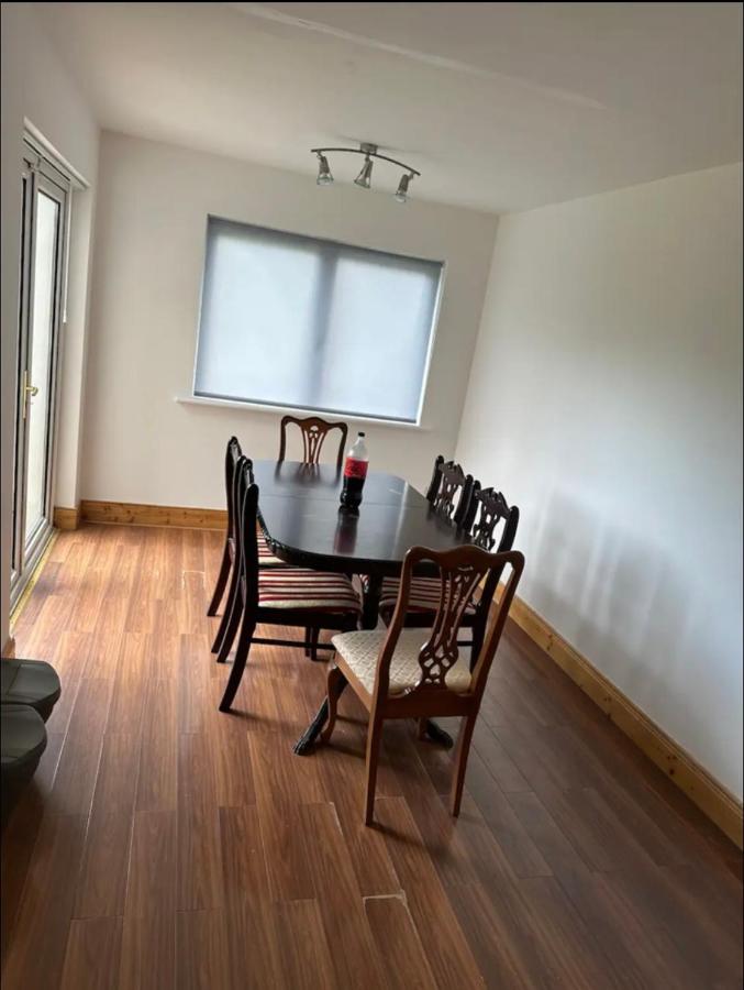 Spacious 3 bedroom house - B&B