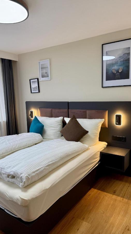 Tweepersoonskamer met 2 Aparte Bedden en Eigen Badkamer