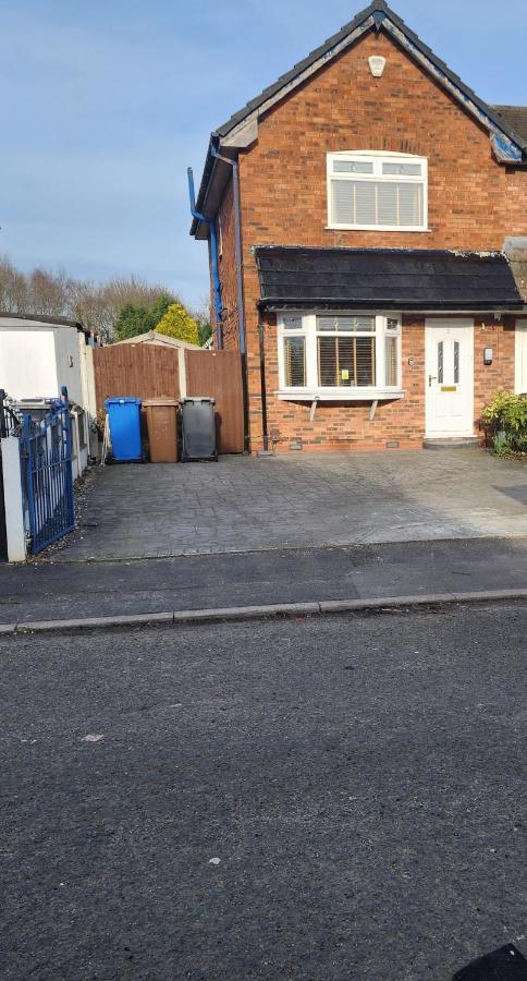 Temade Homes -2 Bed Graceful Holiday Home -Free Parking - B&B