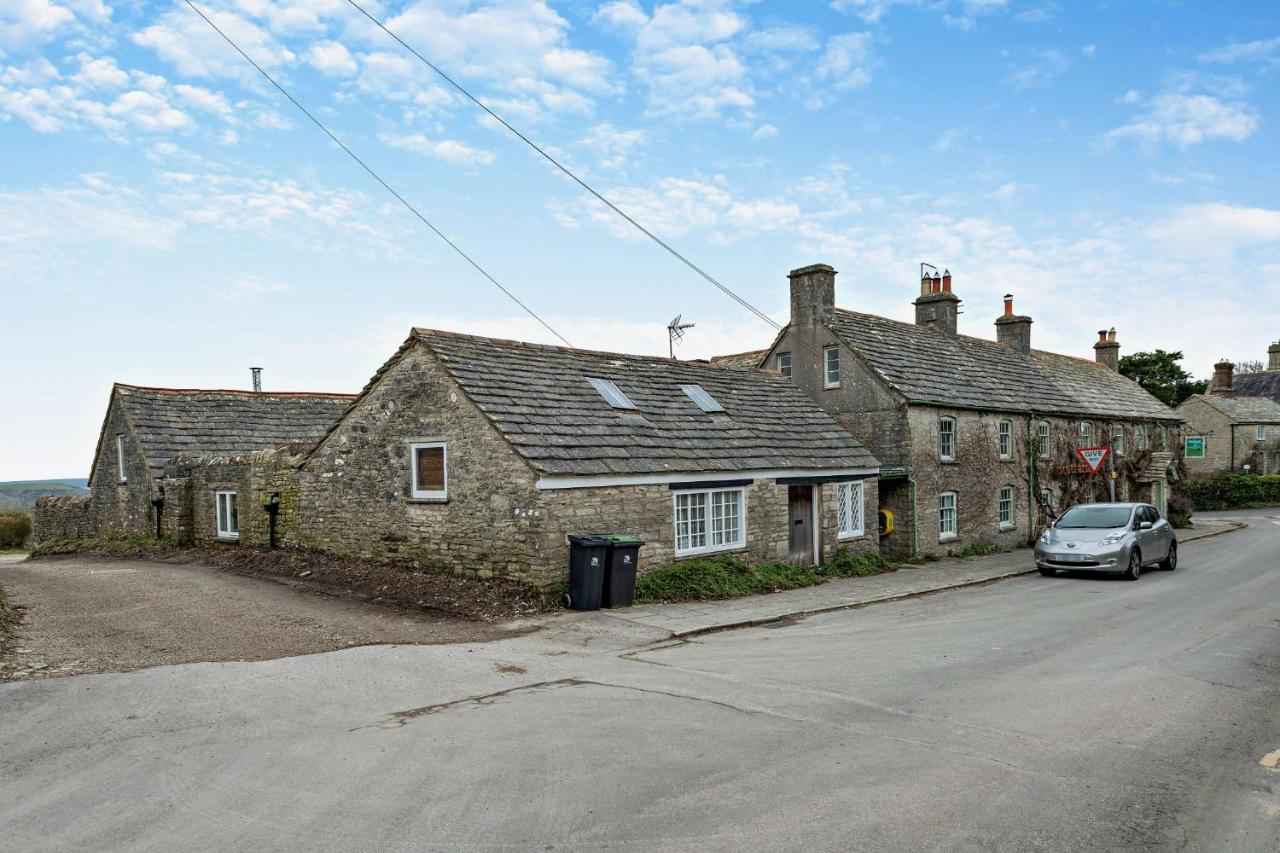 Castle Forge 4-Bedroom Historic Purbeck Forge in Kingston, Corfe Castle, Sleeps 7 - B&B