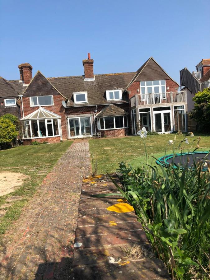 Beachfront holiday home - B&B West Wittering