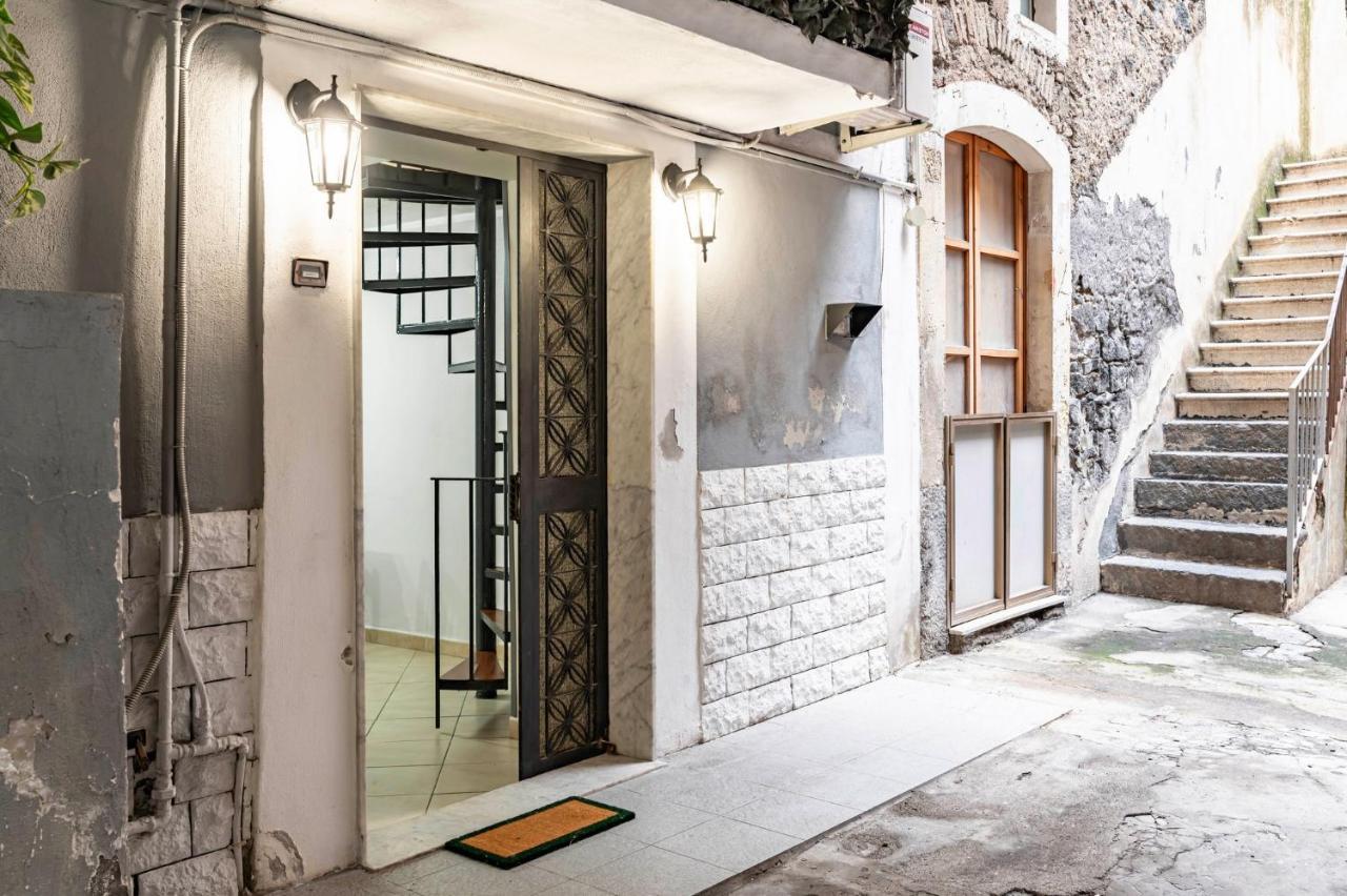 Cozy Apartment in Catania's Historic Center - B&B