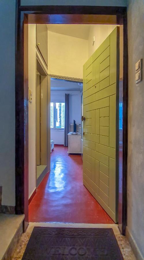 White Rose, Budget Flat in Chania Town Center - B&B