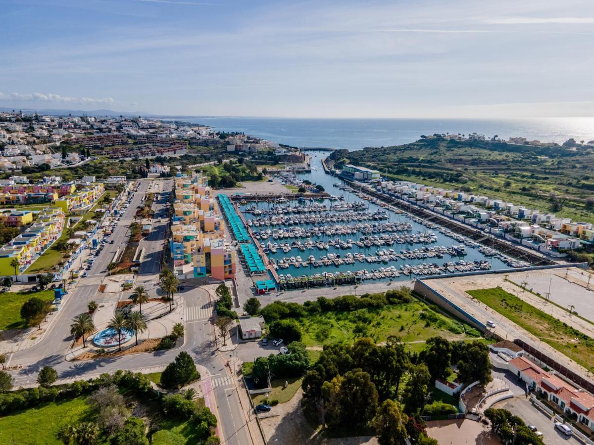 Marina 3B 1B By AL - B&B