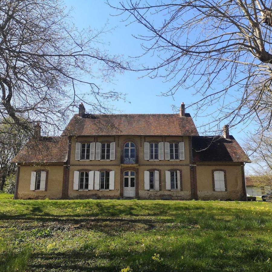 Maison de maître sur grand terrain - B&B Mézilles