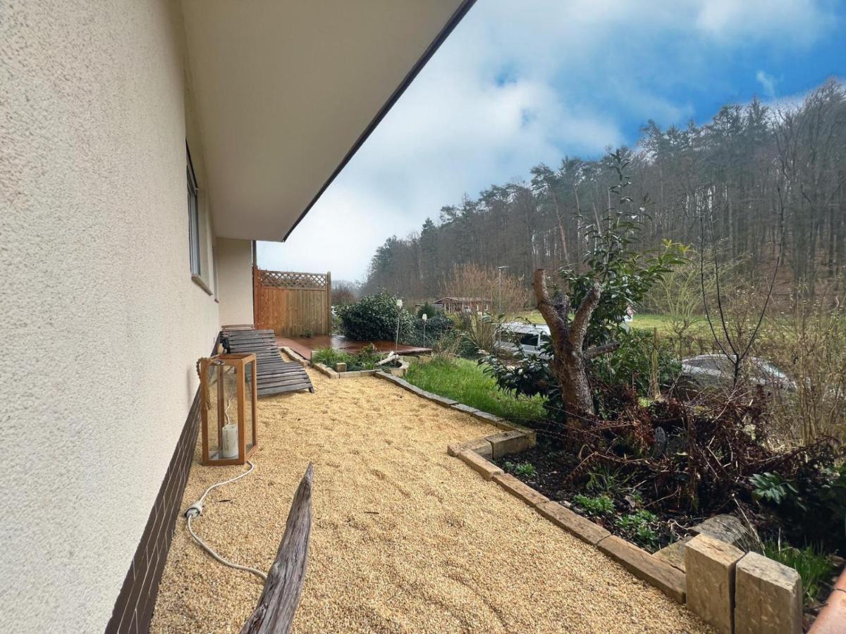 Marburg Apartment feuriger Felix mit Kamin und Garten in ruhiger Waldrandlage - B&B Marburg an der Lahn