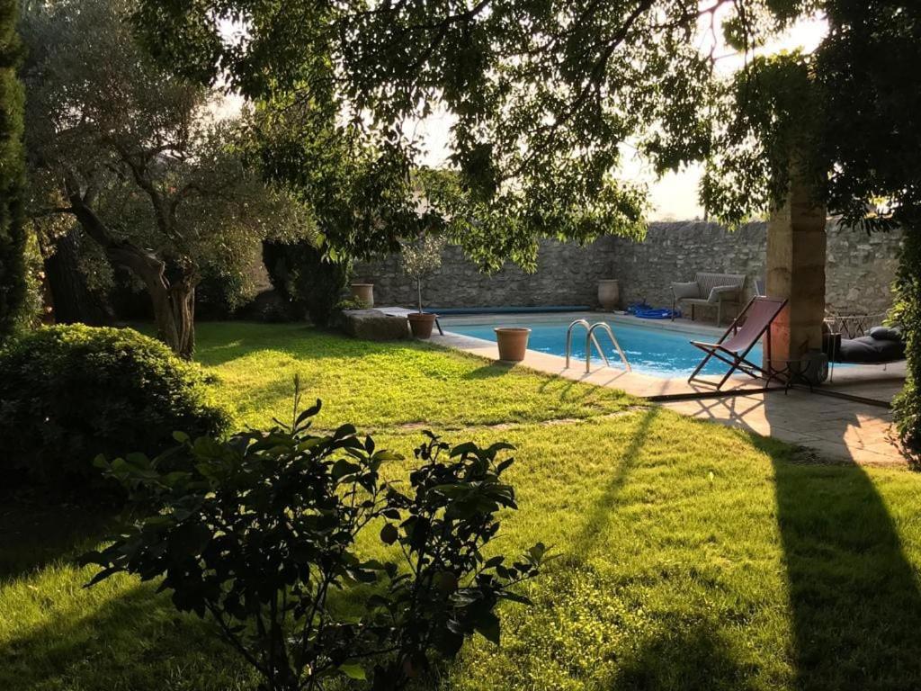Maison de campagne en plein village - B&B
