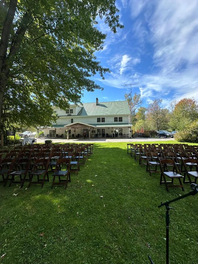 Timber House Resort - B&B