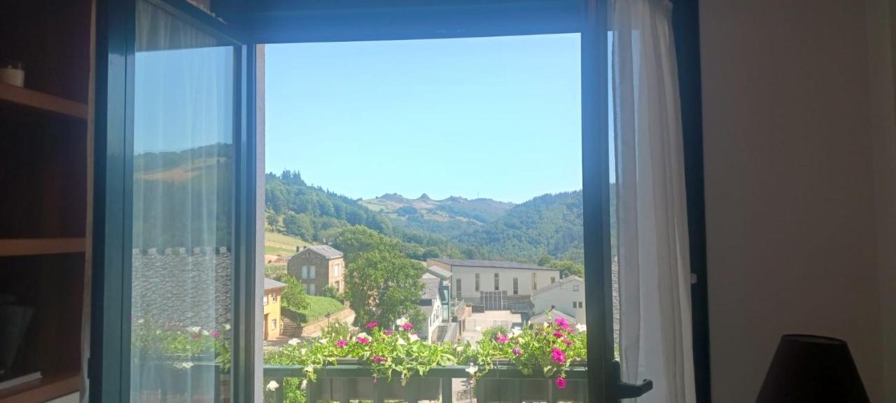 Alojamiento Turístico Santalla - B&B Santa Eulalia