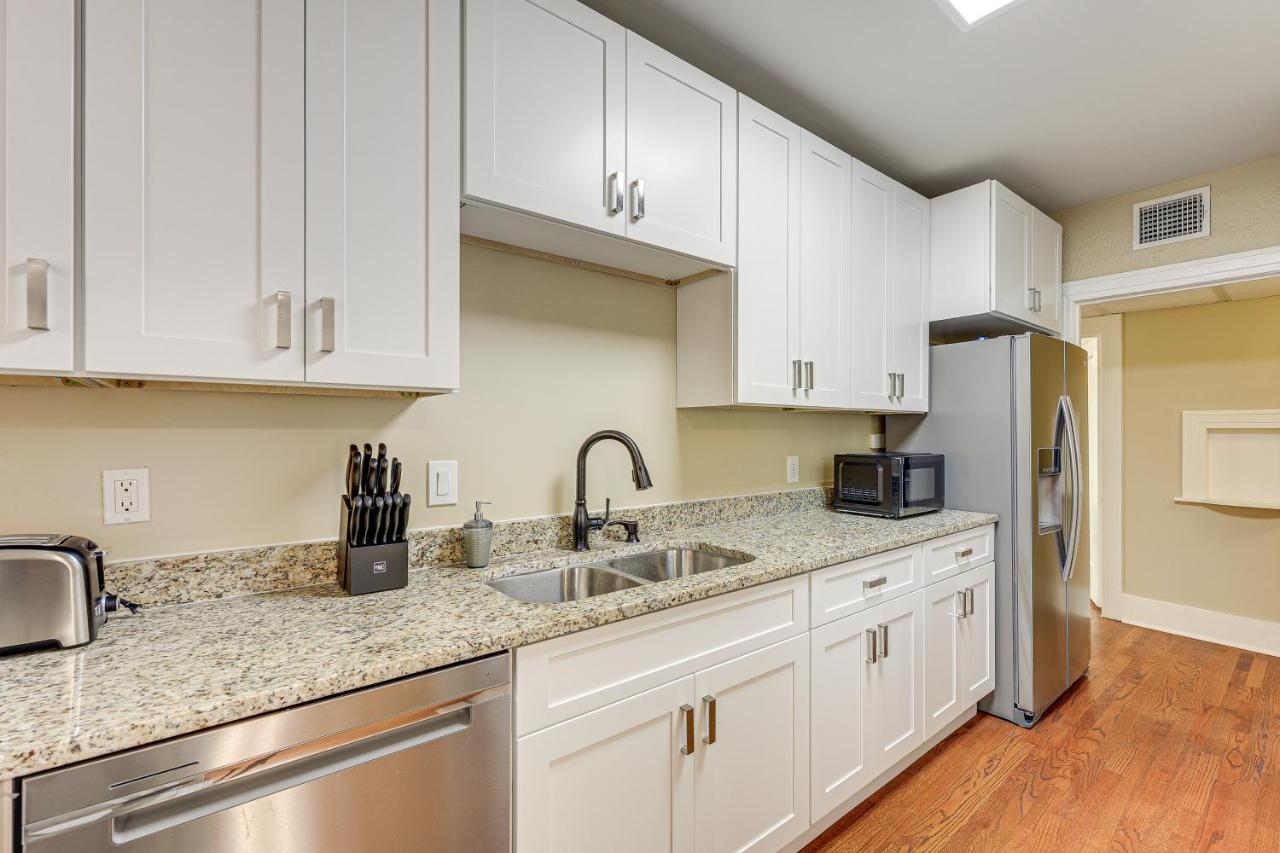 1 Mi to San Antonio Zoo Olmos Park Apt! - B&B San Antonio