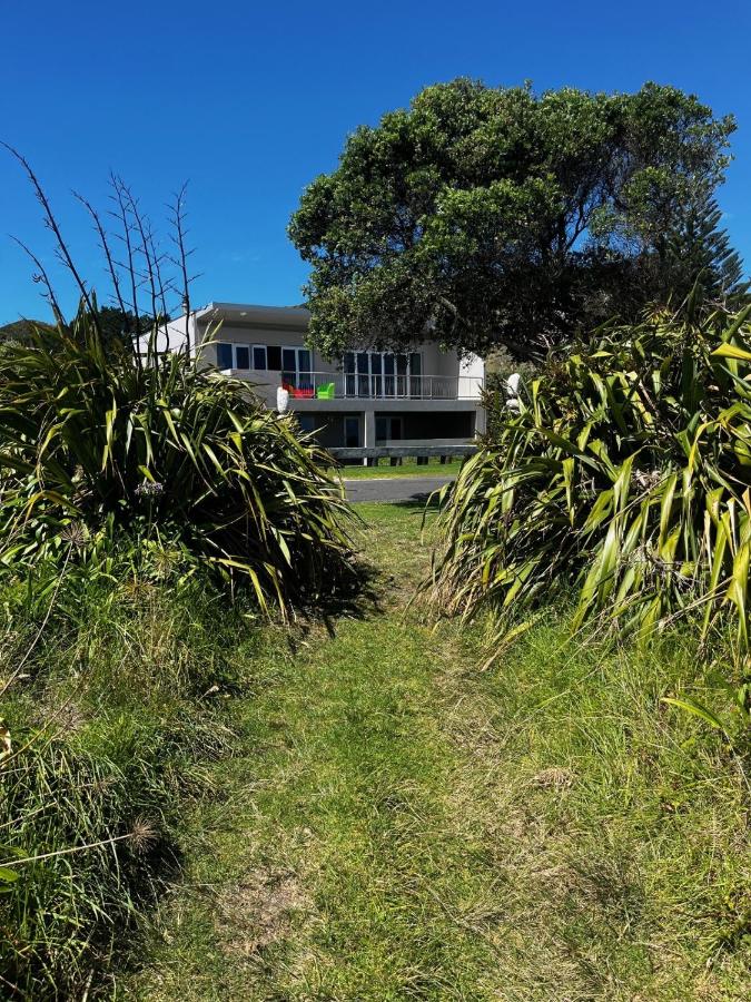 Spectacular beachfront holiday home - B&B