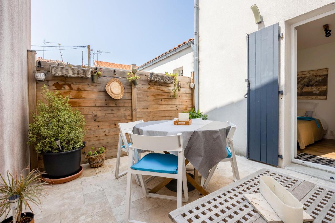 Cosy courtyard apartment within 15min walk from old town - Bed and Breakfast La Rochelle