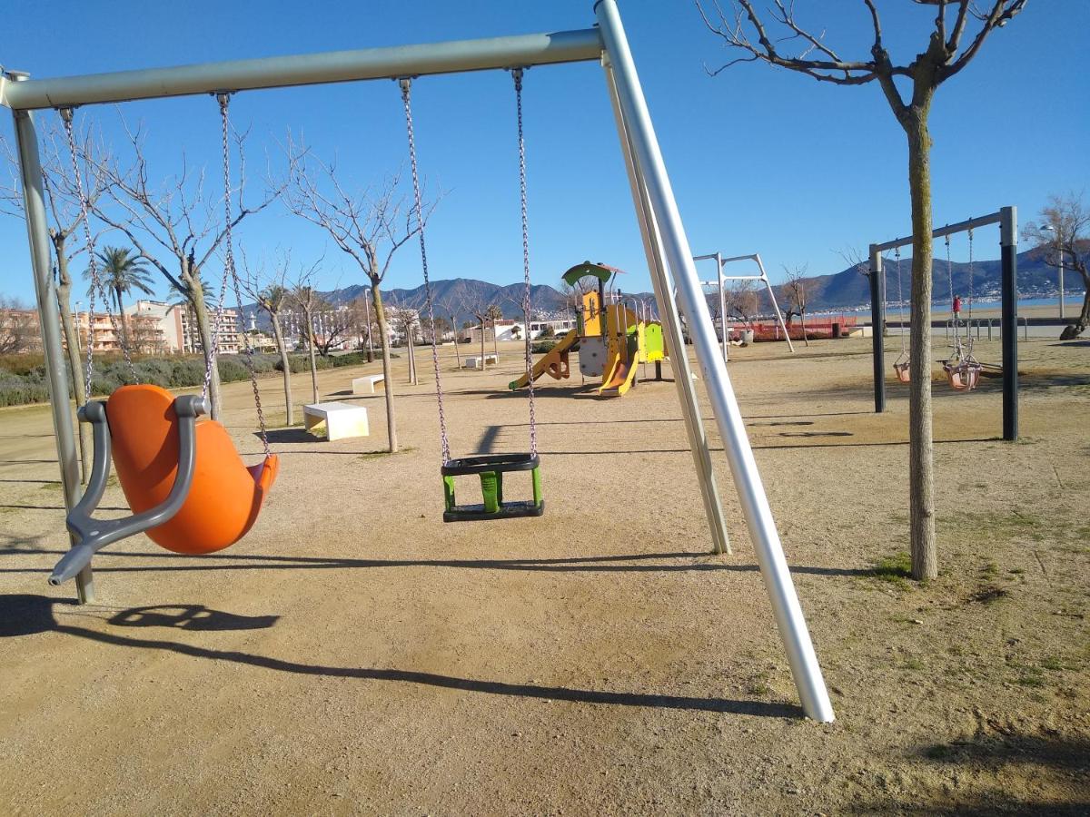 Appartement T3 de 6 places en bord de mer - B&B Empuriabrava