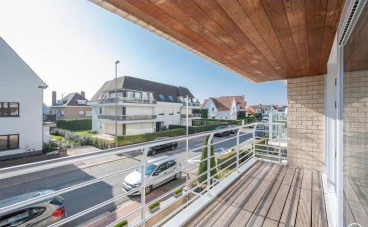 Luxueus afgewerkt appartement op steenworp van de zee met zonnig terras en dubbele staanplaats - B&B