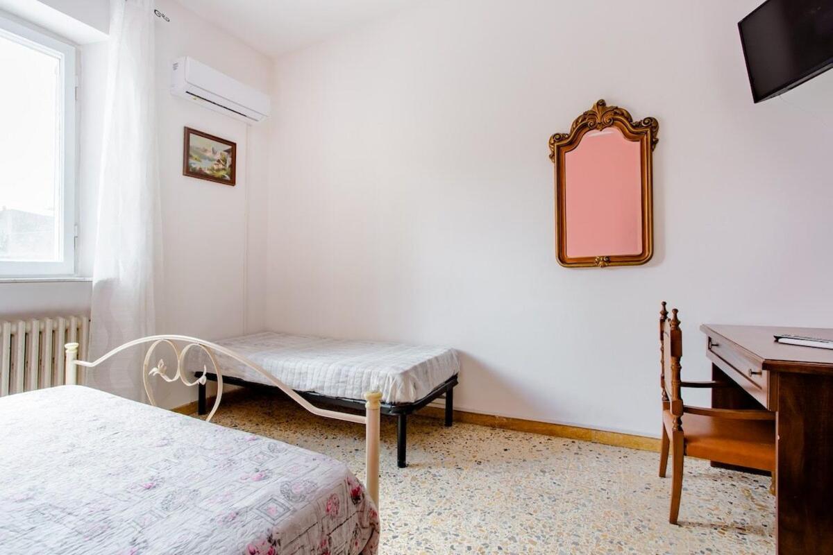 Camera Tripla con Bagno in Comune