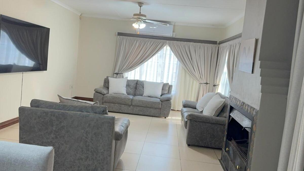 Home 11 Strydom - B&B