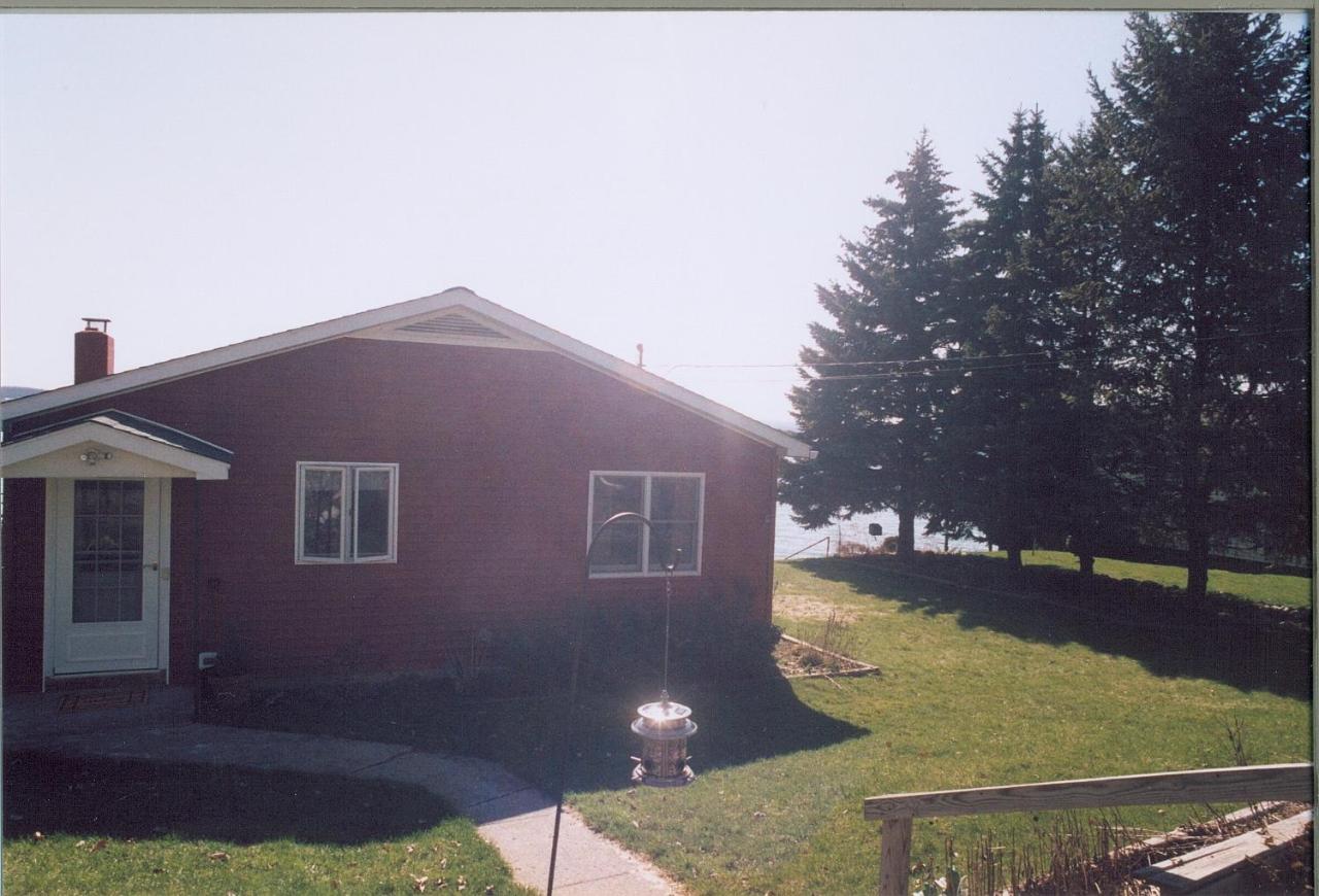 Forever Red Cottage, Waterfront home on Cayuga Lake near FLX wineries - Chambres d’hôtes Seneca Falls