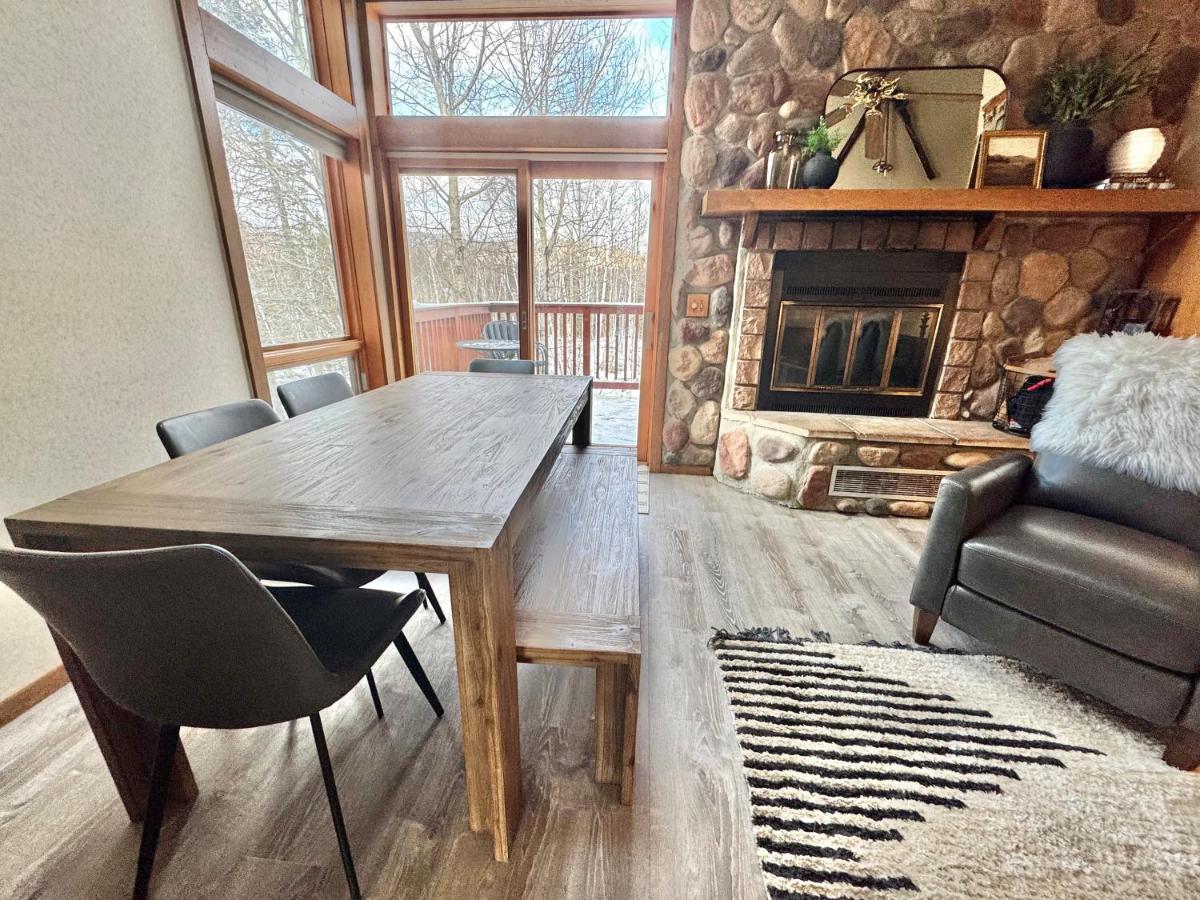 Cozy Townhome at Lutsen Mtn - Ski-in, Ski-out, Pool, Hot Tub, Fitness Center, resort amenities galore! - B&B