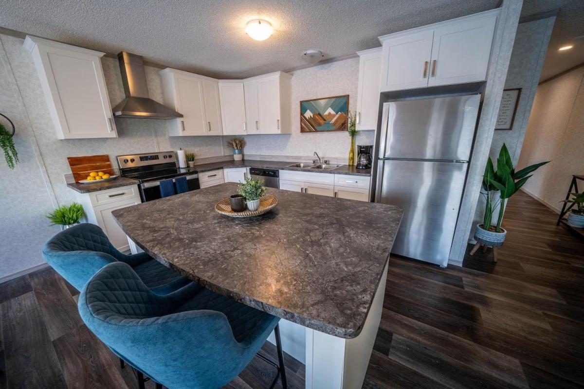 3 Bedroom Townhouse with Mountain Views, Large Deck, Garage - B&B