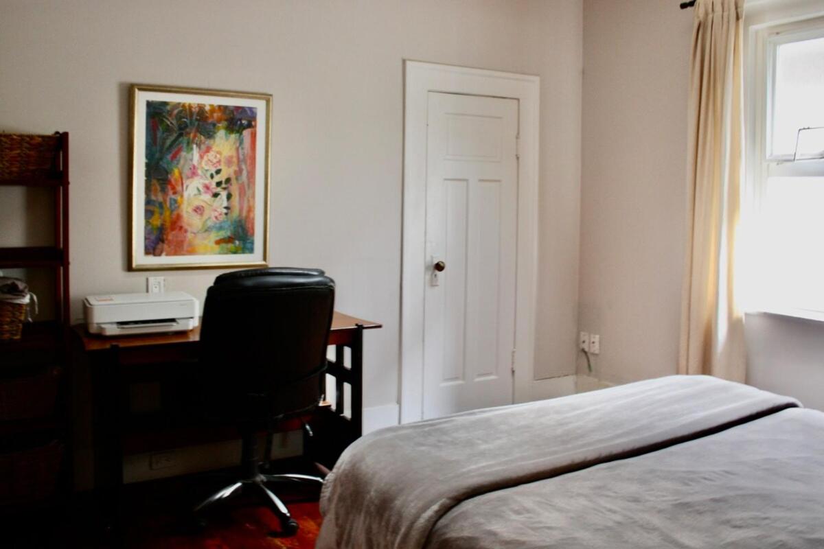 Craftsman Home in popular East Village - B&B Vancouver