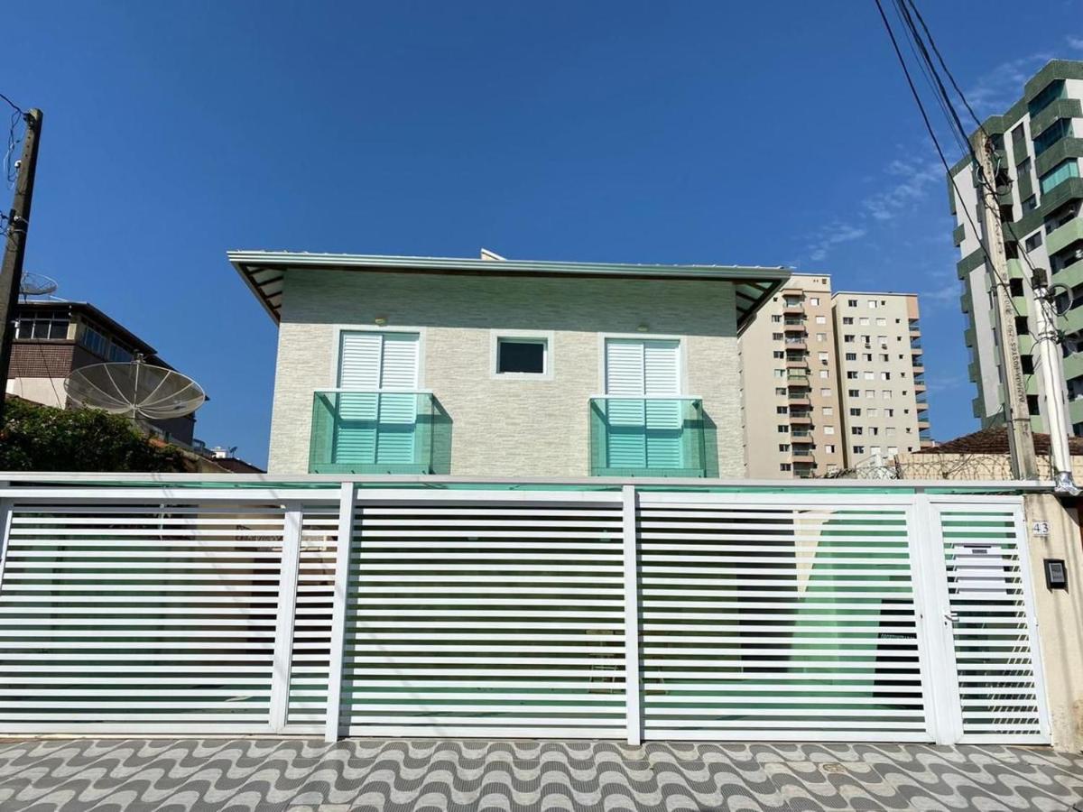 Casa Ferry Piscina Privativa e Hidro 300m da Praia - Bed and Breakfast Praia Grande