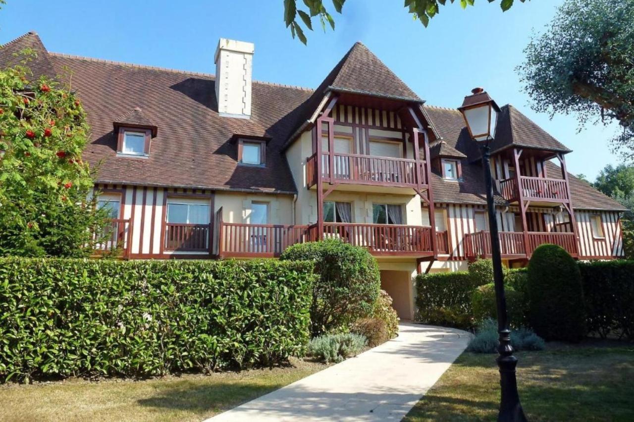 Bel appartement spacieux avec jardin et piscine - Bed and Breakfast Deauville