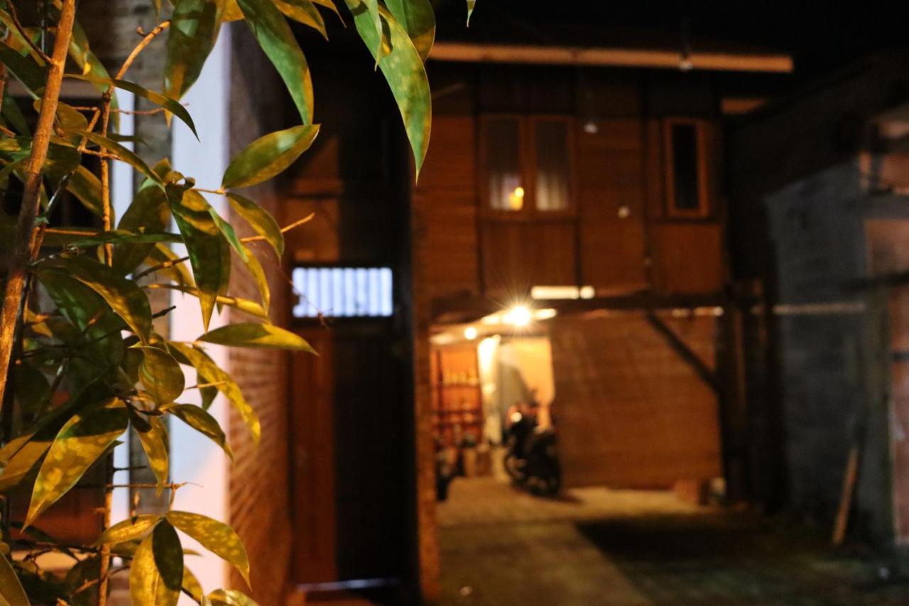 Chrisma Bed and Breakfast - B&B Tomohon