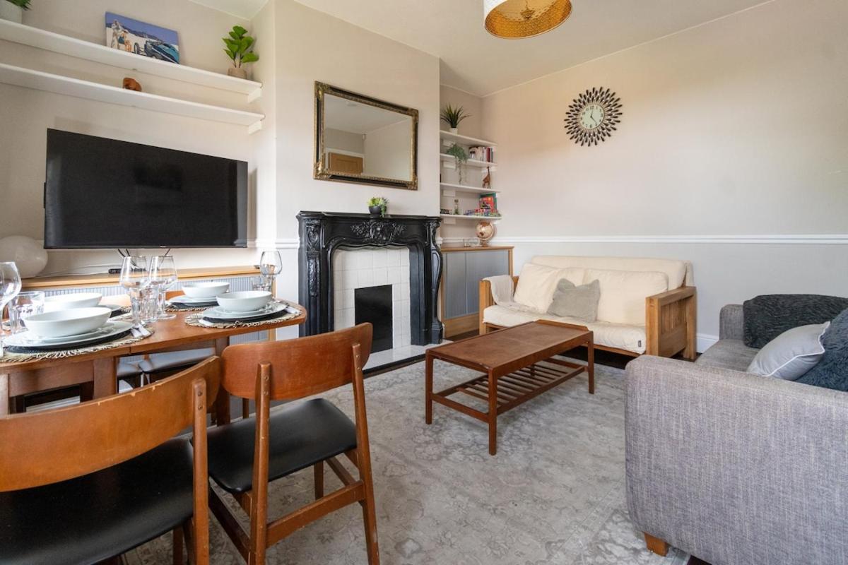 Stylish Home in Leeds 10 Mins From City Centre - B&B Headingley