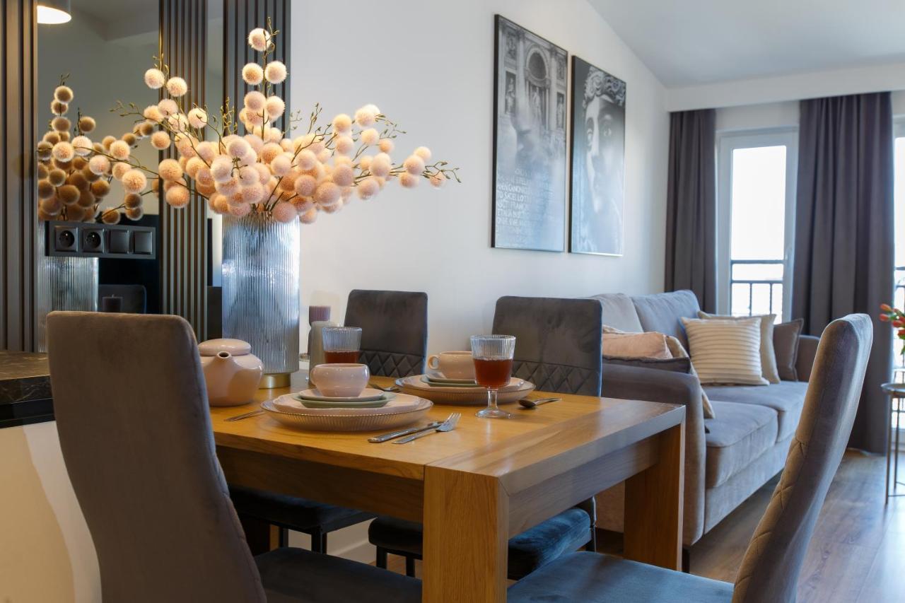 Apartamenty PREMIUM 56 obok Rynku Centrum, Parking - GARAŻ PODZIEMNY, wysoki standard, spokojna i cicha okolica, Parking - UNDERGROUND GARAGE, high standard, peaceful and quiet area - B&B