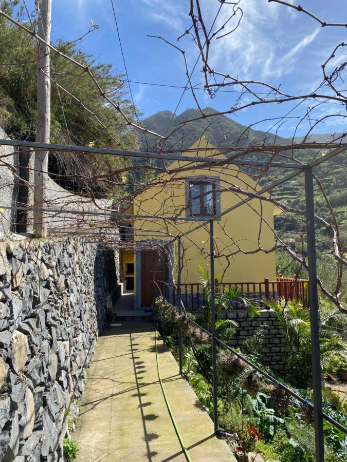 casa caminho da praia - B&B Porto da Cruz