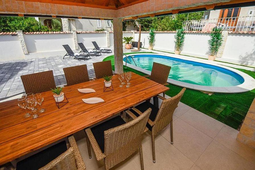 Villa Karla - Bed and Breakfast Novalja