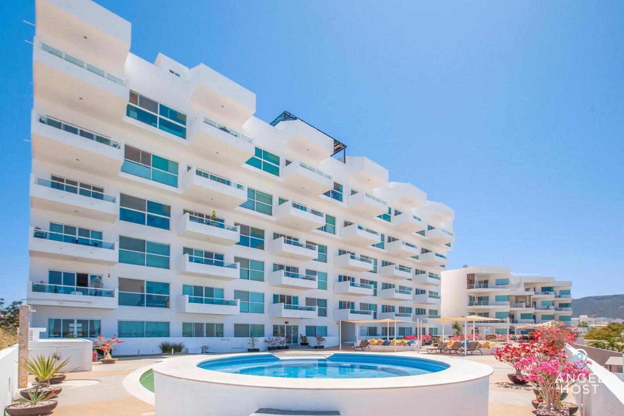 Condos with Spectacular Views & Pool Onsite - B&B