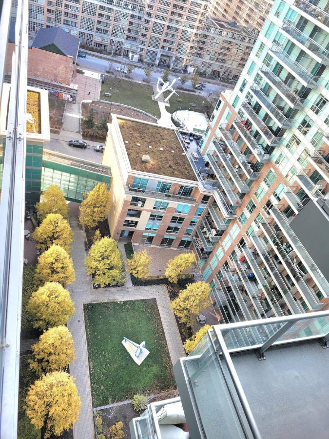 Posh Downtown Spacious Lakeview 2 Beds Exclusive Condo Gym Pool Free Parking - Ferienwohnung Toronto
