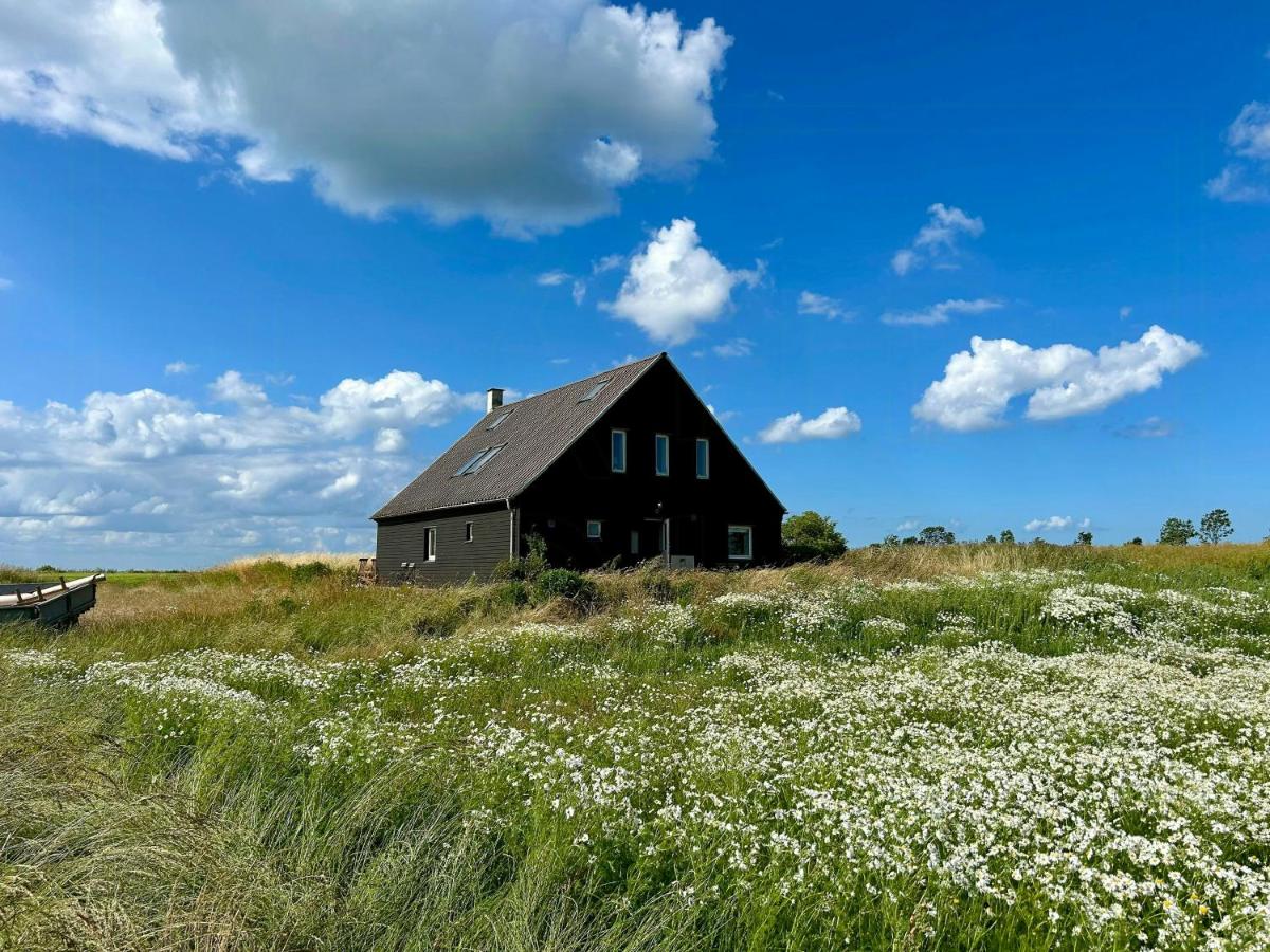 Modern Beach House At Frederiksdal - B&B