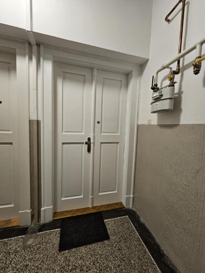 Luxusní apartmán v centru Hradce Králové - Balkon, Wi-Fi, Netflix zdarma - Ferienwohnung