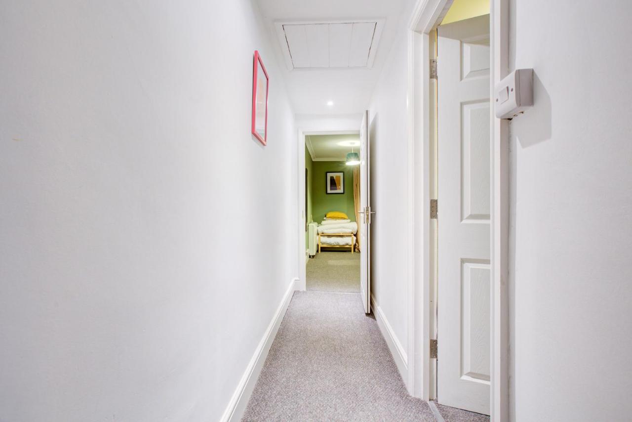 Cozy Brighton Home - 6 Guests, 5 min walk to Beach - B&B
