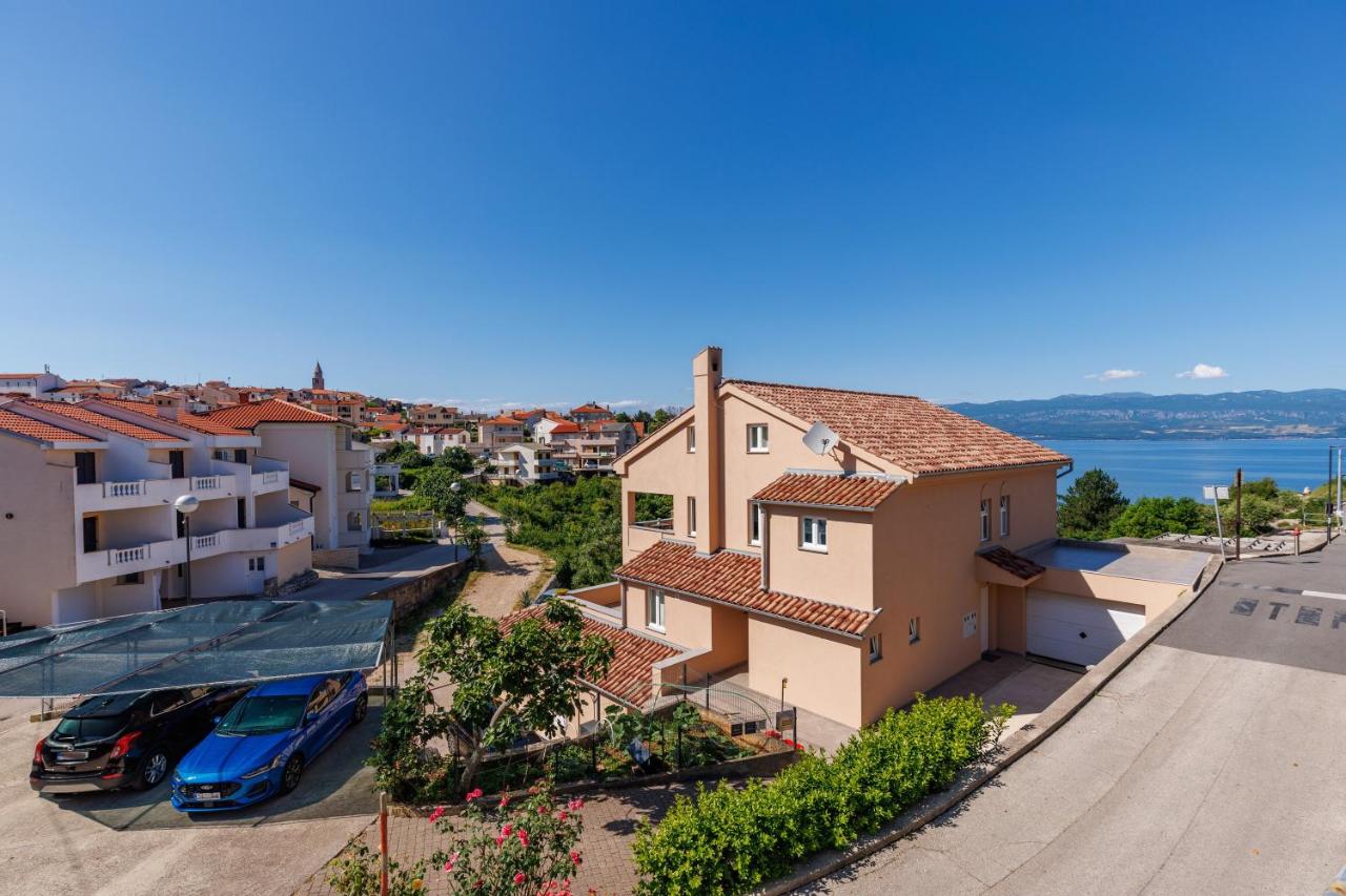 Beachfront Apartment Betty - Happy Rentals - Ferienwohnung Vrbnik